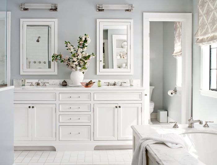 White and blue bathroom decor