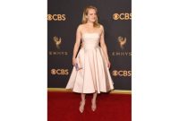 Elisabeth moss wedding dress