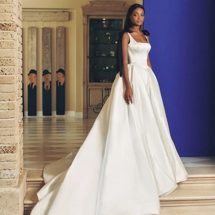 A line square neck wedding dress